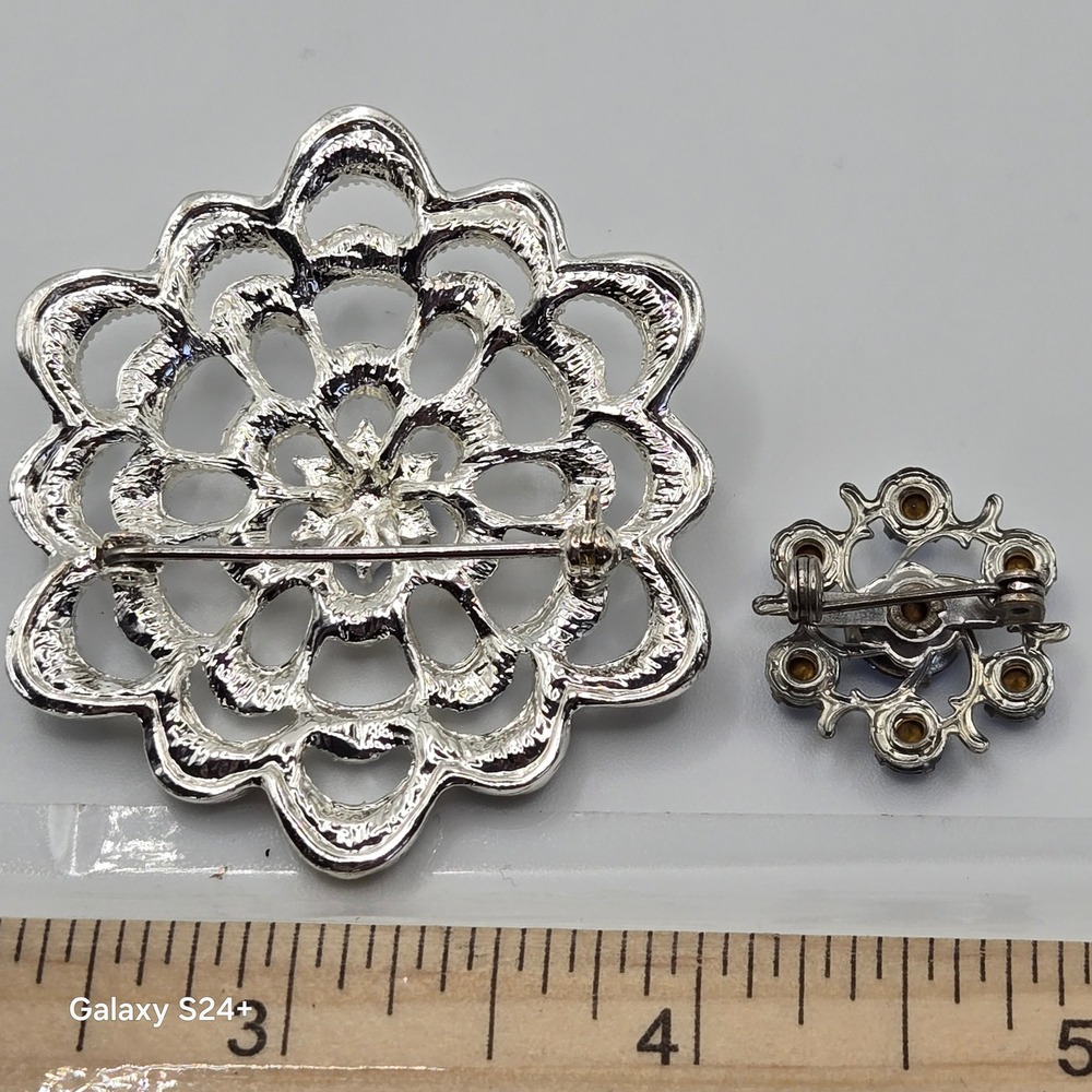 VTG 2PC Brooch Set Silver Tone Blue Rhinestone Snowflake Winter Sparkling Gift - Picture 8 of 8